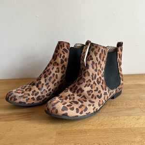 8.5 size Chelsea boot cheetah print